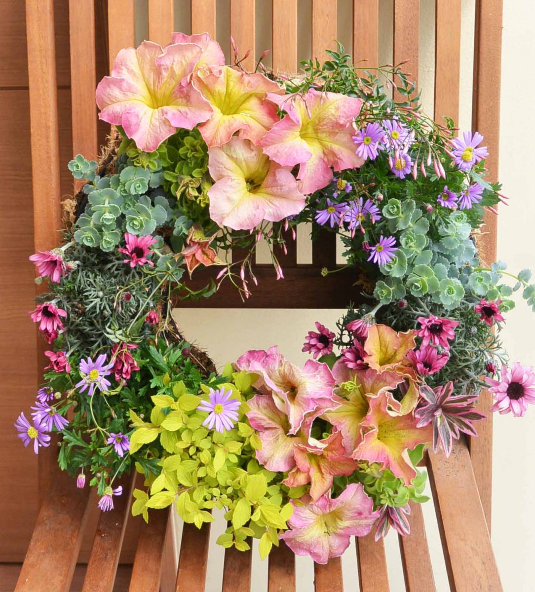 リース型ハンギングバスケットを使って花のリース作り 花のまち ころぼっくる 長野県長野市の花屋 園芸用品 ガーデニング用品